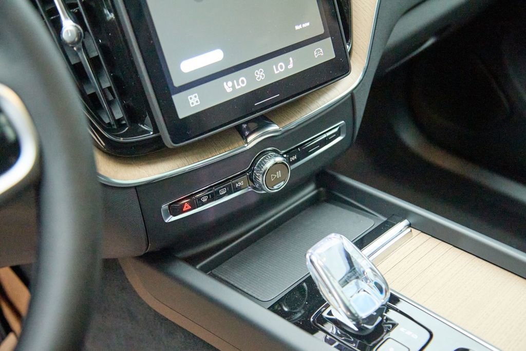 New 2026 Volvo XC60 B5 Ultra w/ Climate Package image 16