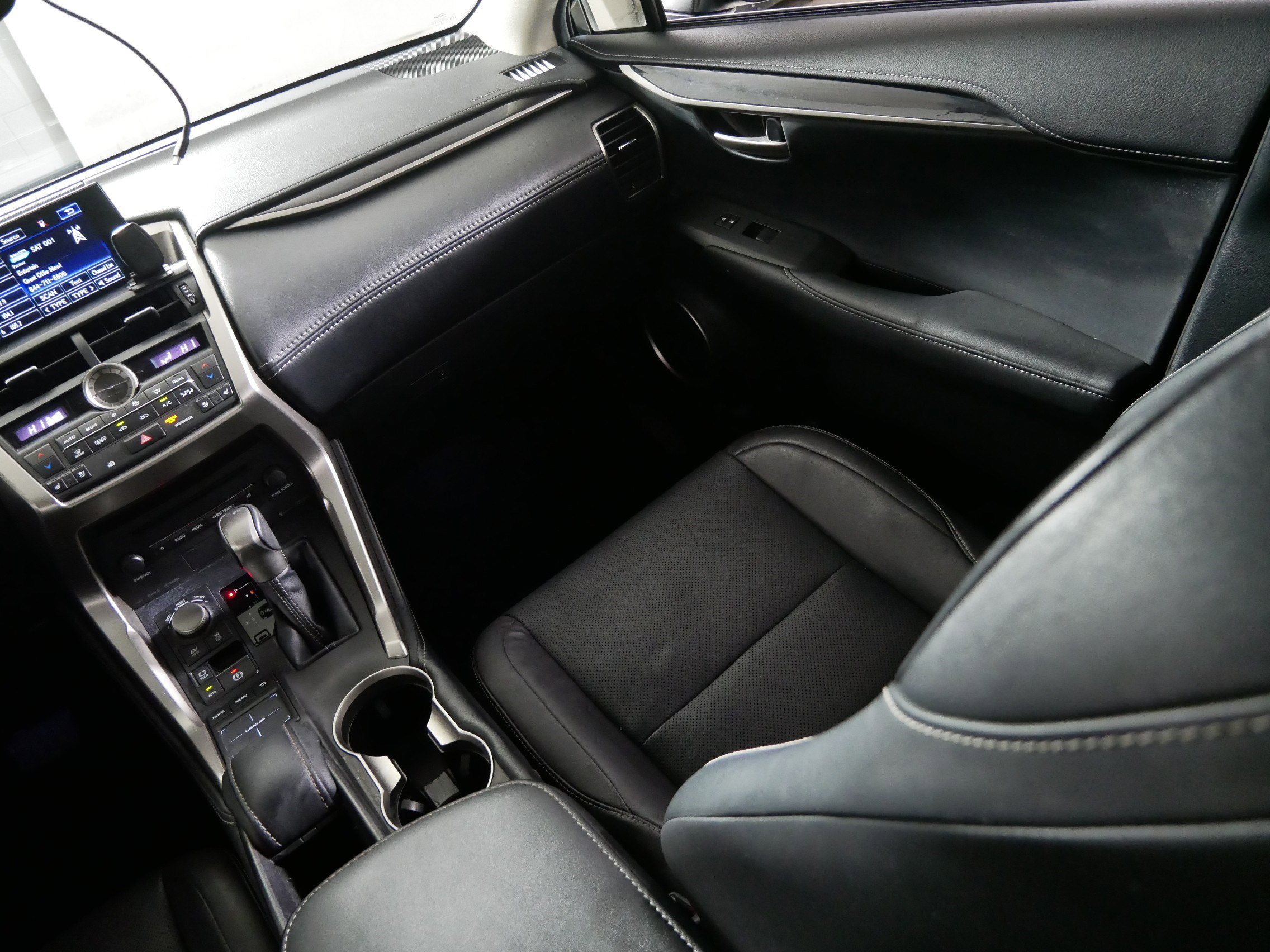 Used 2016 Lexus NX 300h AWD image 11