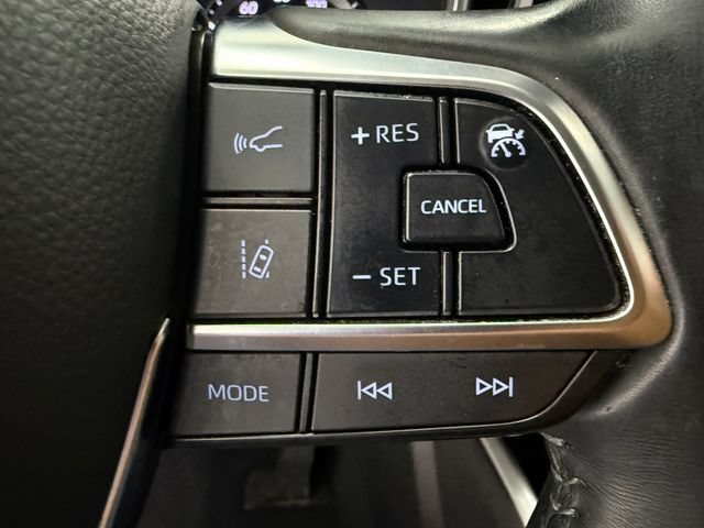 Used 2021 Toyota Highlander XLE FWD image 11
