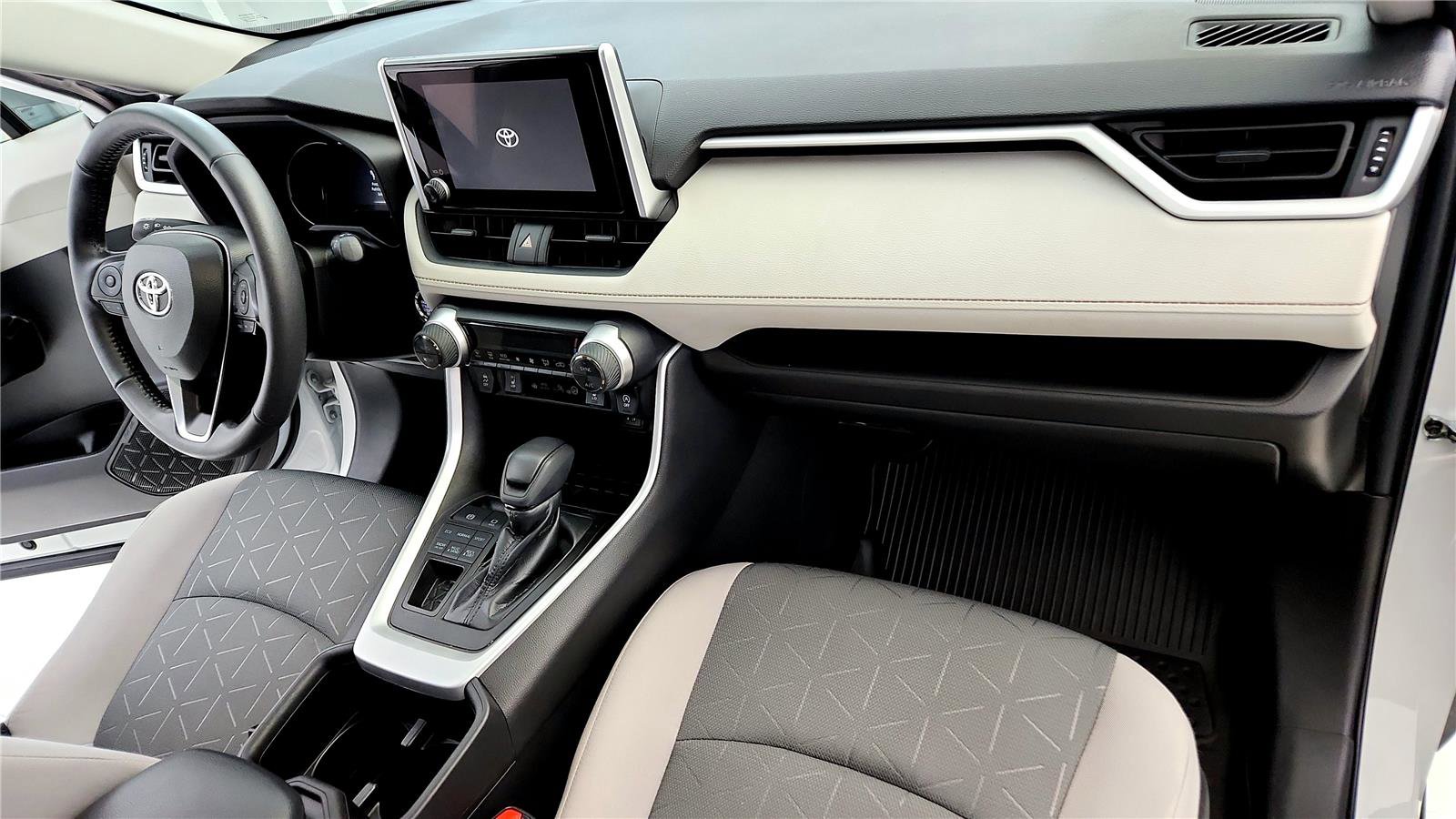 Certified 2023 Toyota RAV4 XLE image 28