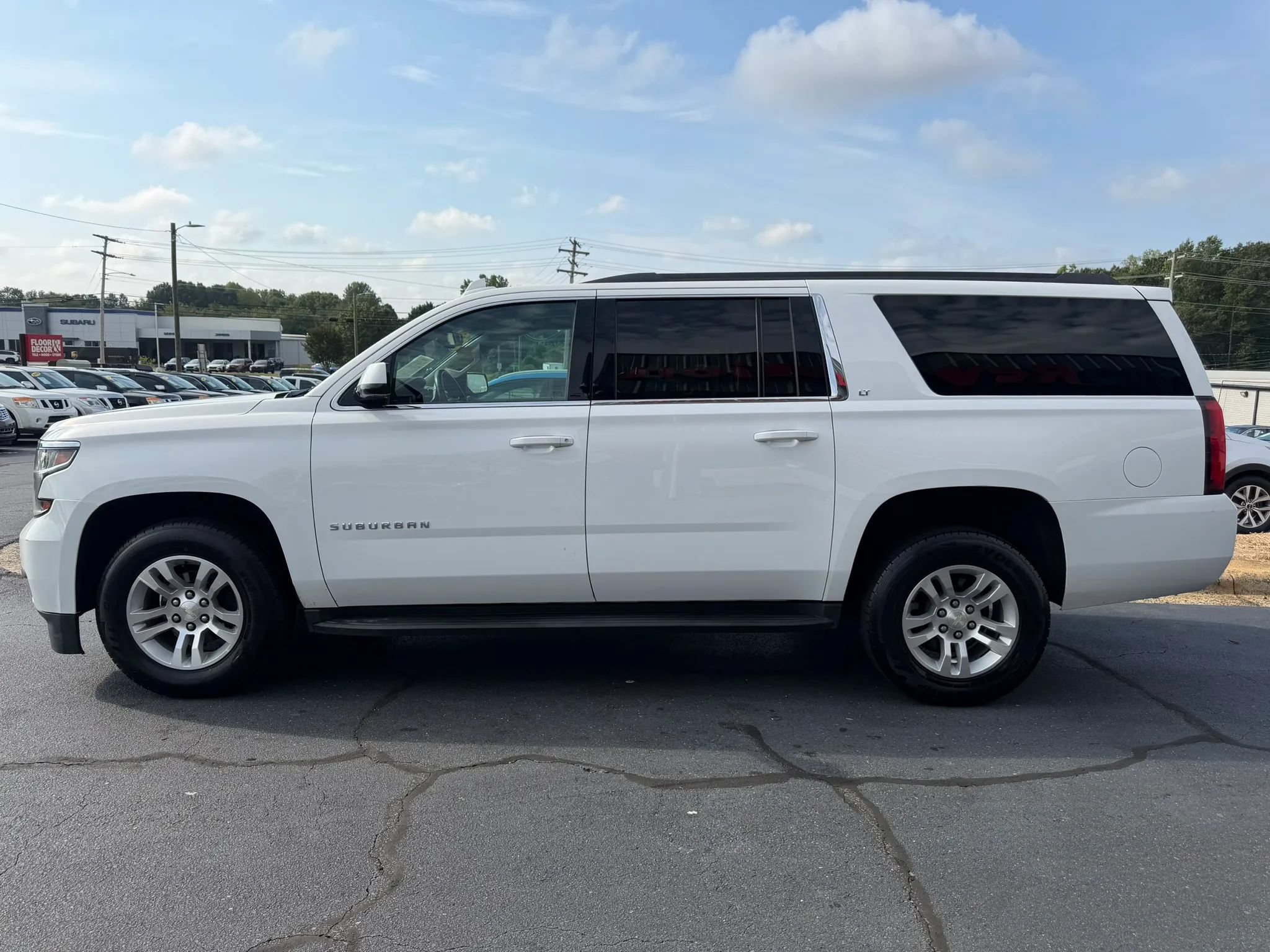 Used 2020 Chevrolet Suburban LT RWD image 4