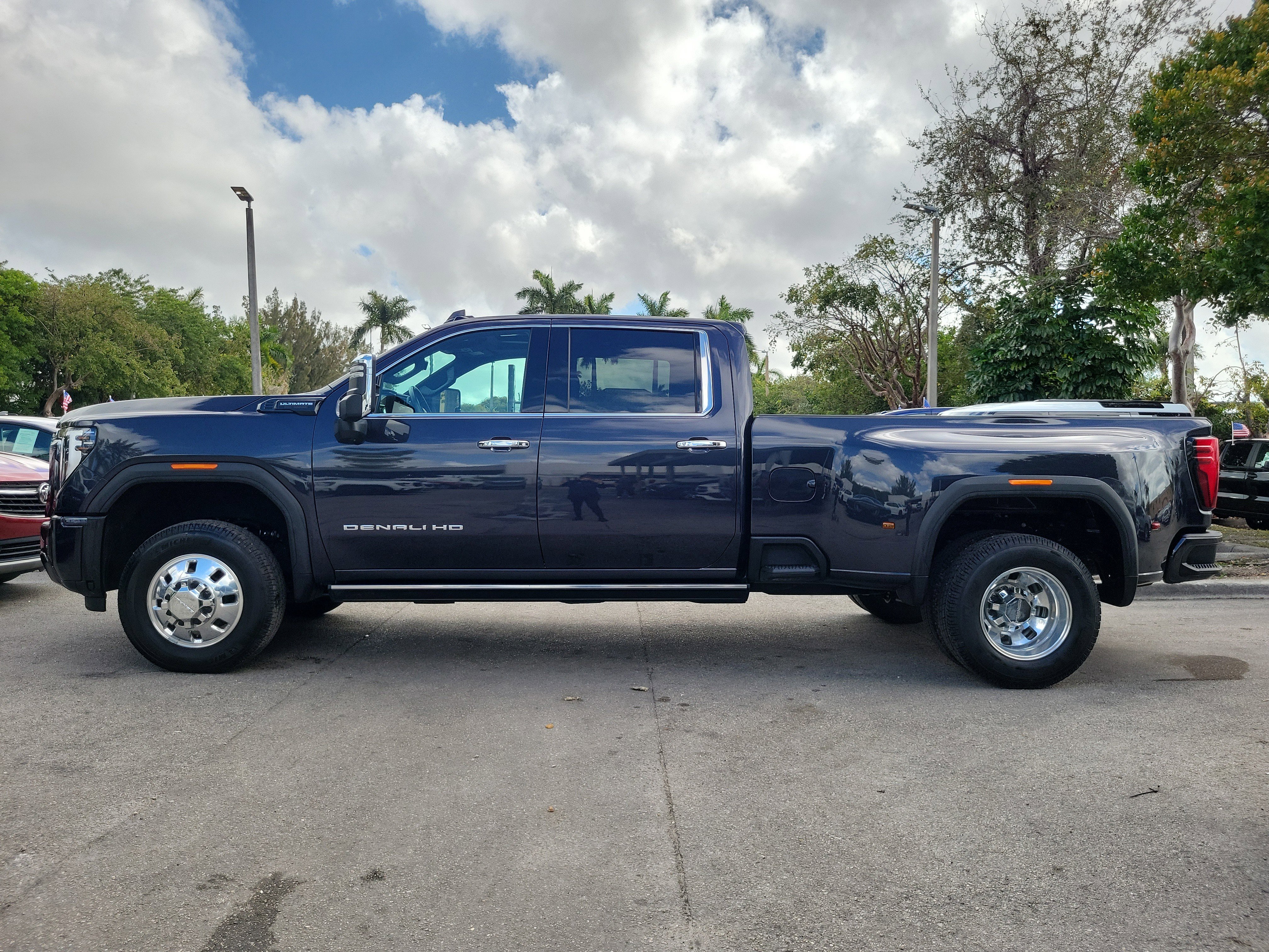 Used 2024 GMC Sierra 3500 Denali Ultimate image 8