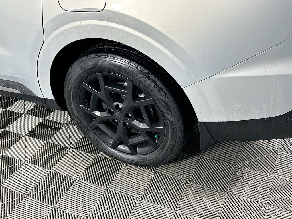 Used 2026 Kia Carnival SX w/ SX Dark Edition Package image 40