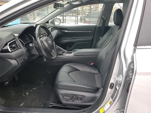 Used 2024 Toyota Camry SE image 11