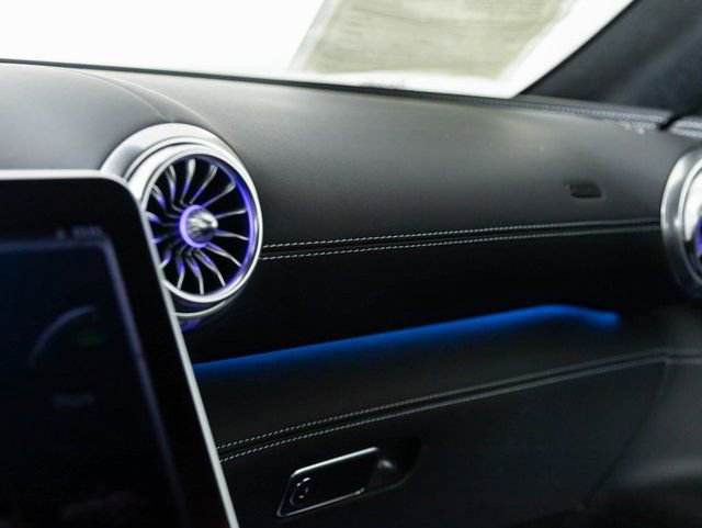 Used 2022 Mercedes-Benz SL 63 AMG 4MATIC w/ Driver Assistance Package image 26