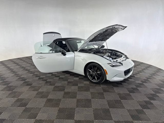 Used 2016 MAZDA MX-5 Miata Club RWD image 12