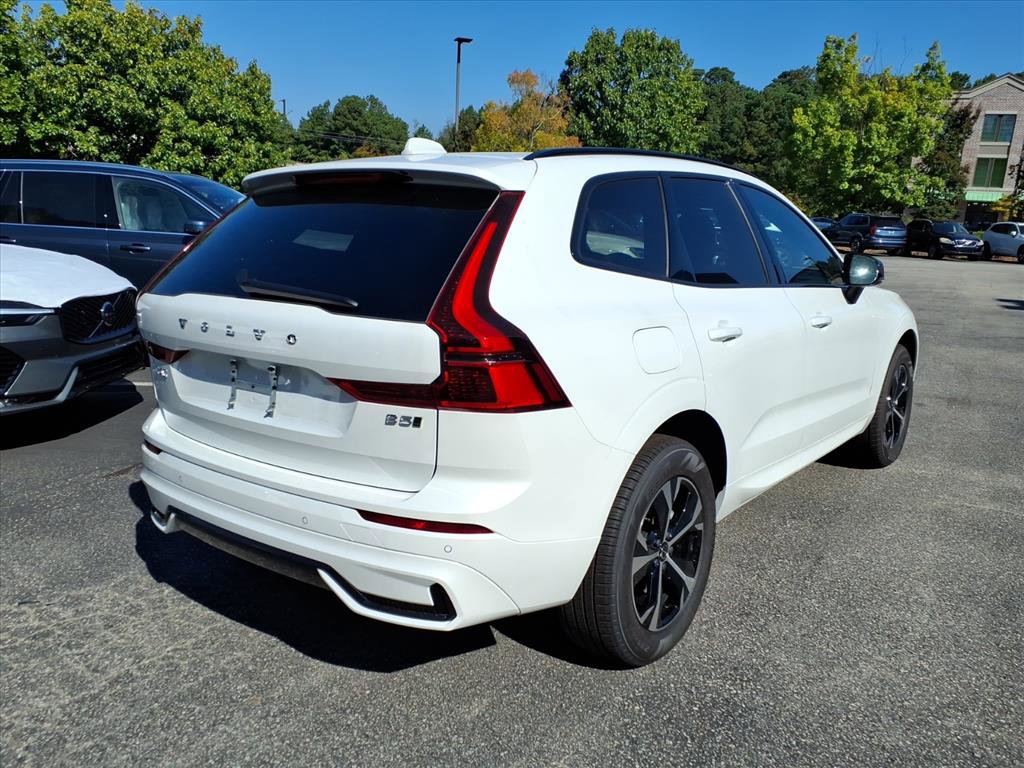 New 2026 Volvo XC60 B5 Core w/ Climate Package image 3