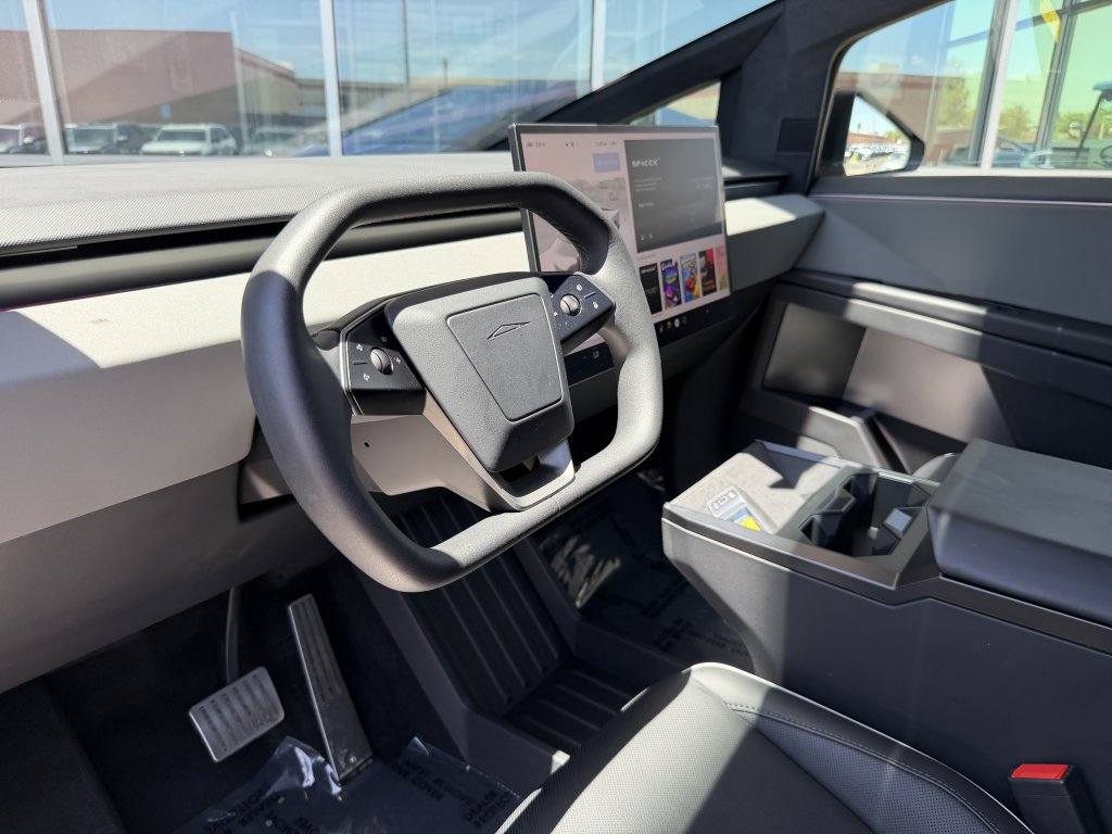 Used 2024 Tesla Cybertruck AWD Crew Cab image 40