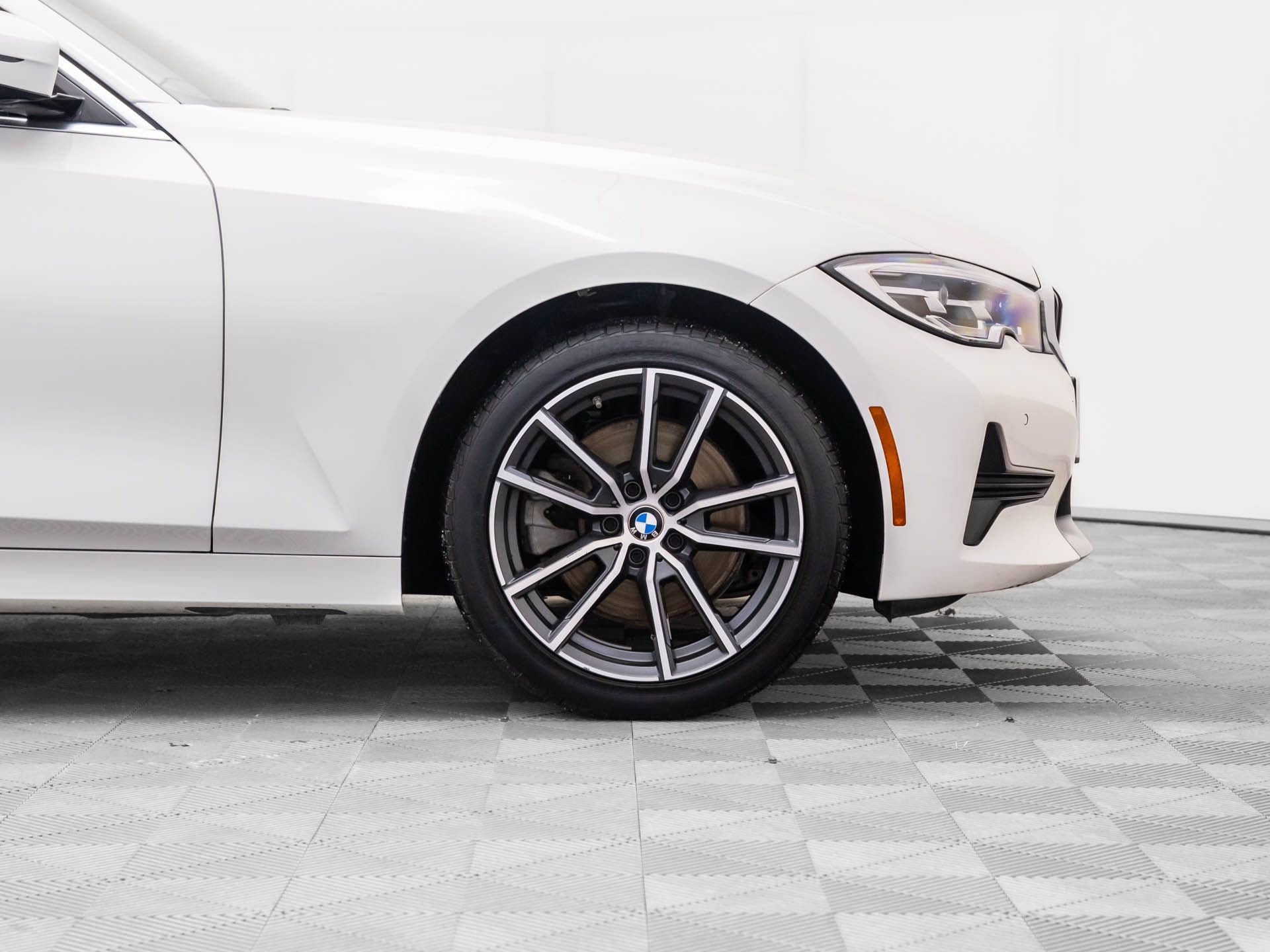 Used 2019 BMW 330i xDrive Sedan w/ Convenience Package image 32