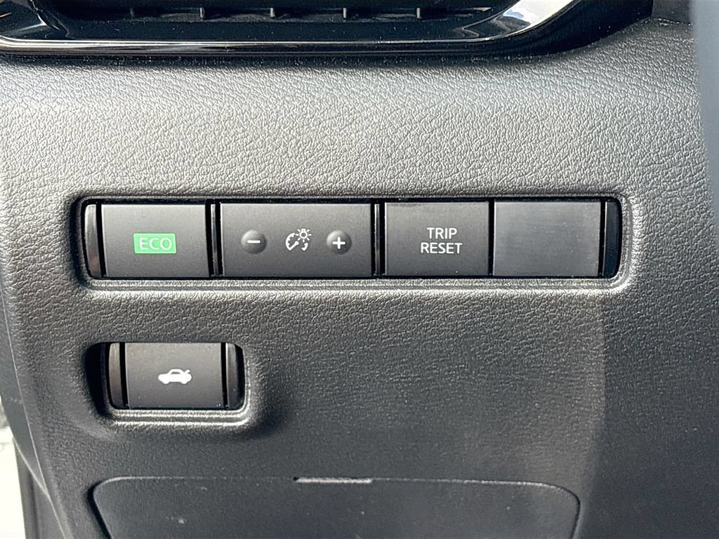 Used 2025 Nissan Sentra SR FWD image 10