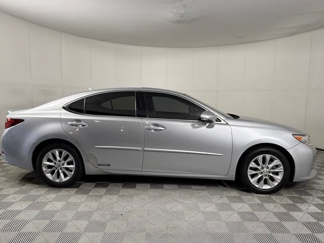 Used 2013 Lexus ES 300h w/ Luxury Pkg FWD image 9