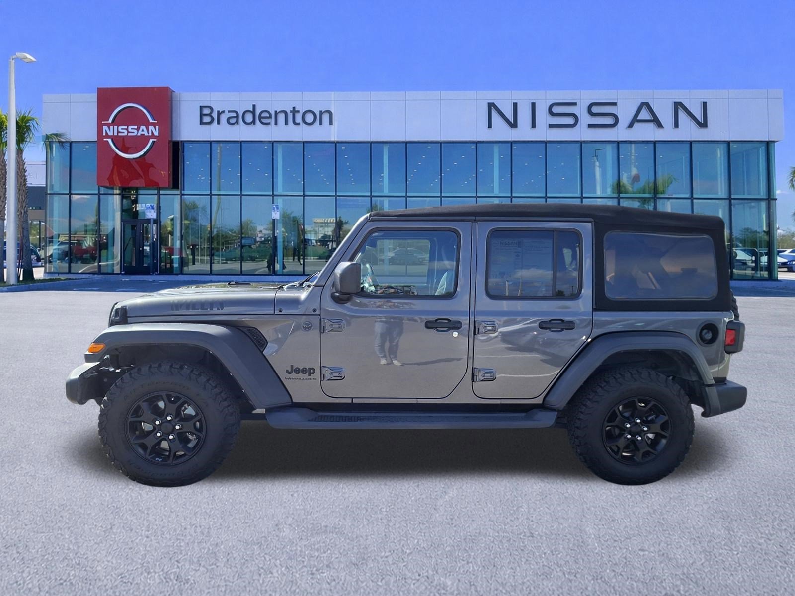 Used 2023 Jeep Wrangler Willys image 8