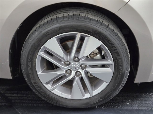 Used 2015 Toyota Corolla LE image 9