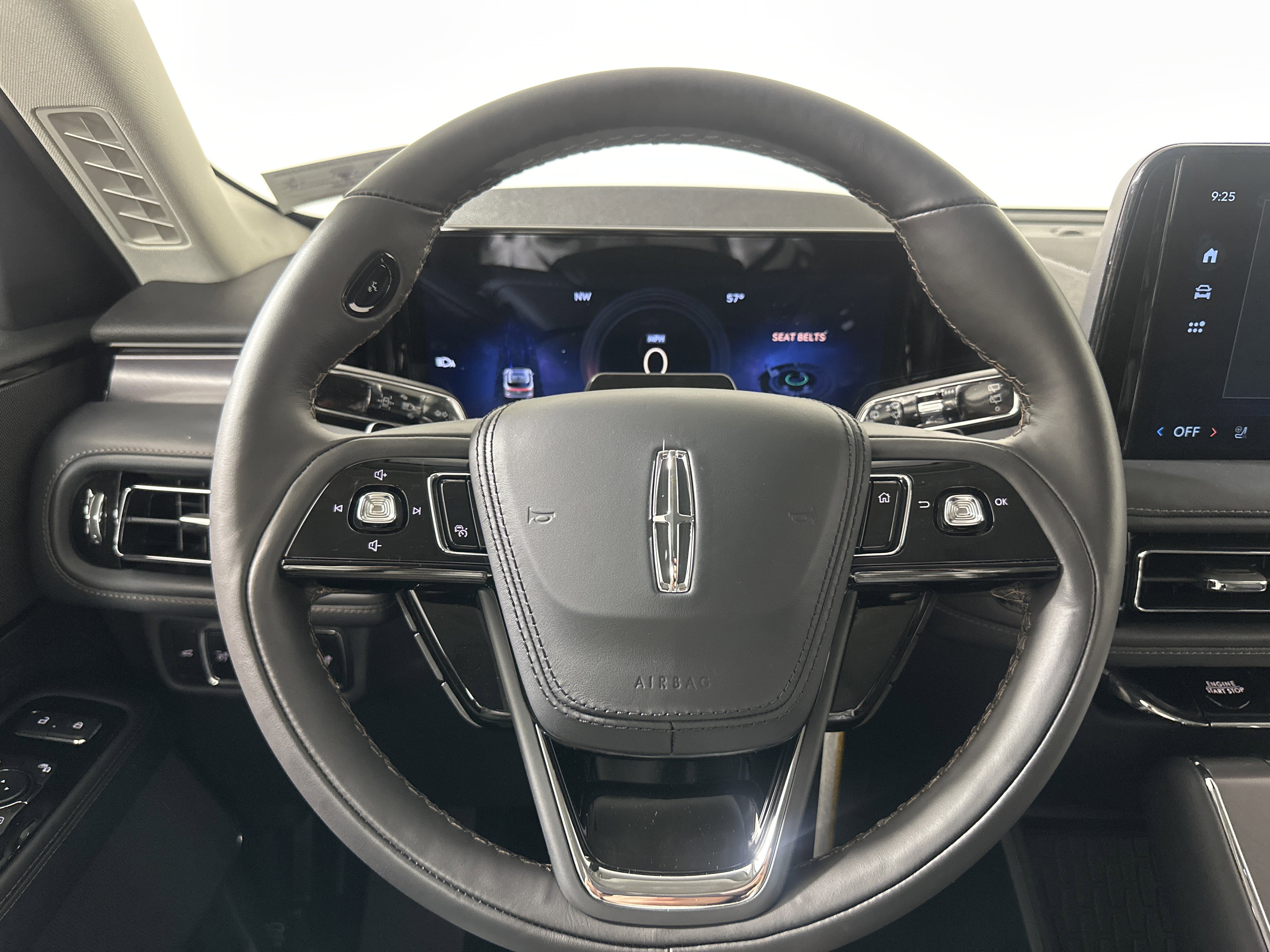 New 2025 Lincoln Aviator AWD image 12