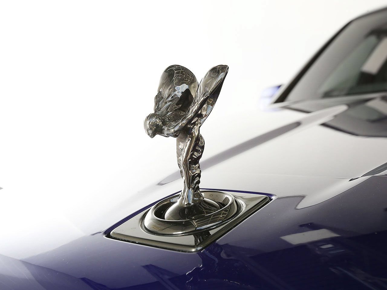 Used 2024 Rolls-Royce Cullinan Black Badge w/ Dark Exterior Package AWD/4WD image 9