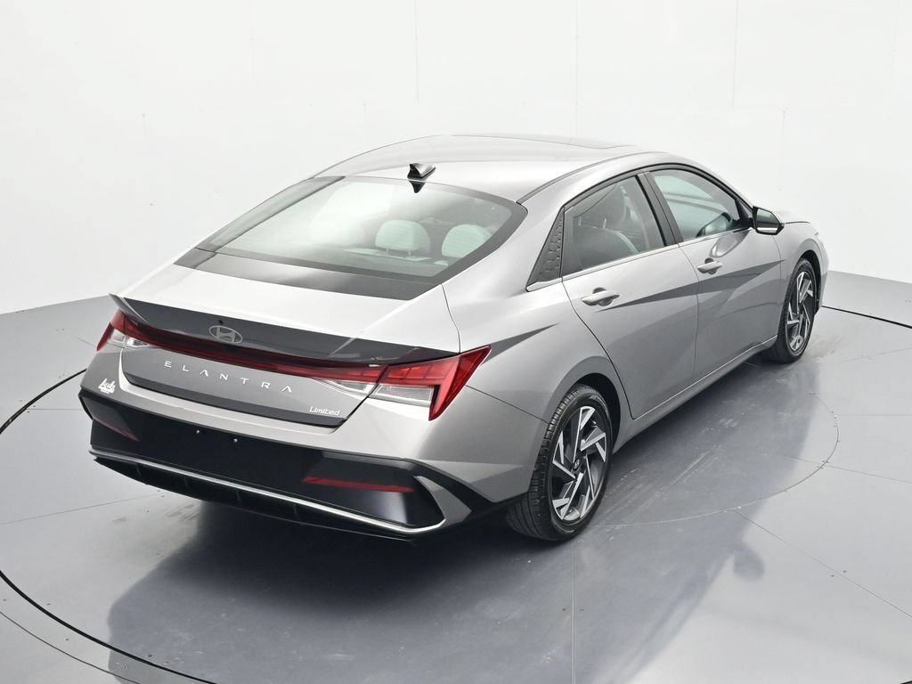 Used 2025 Hyundai Elantra Limited FWD image 35