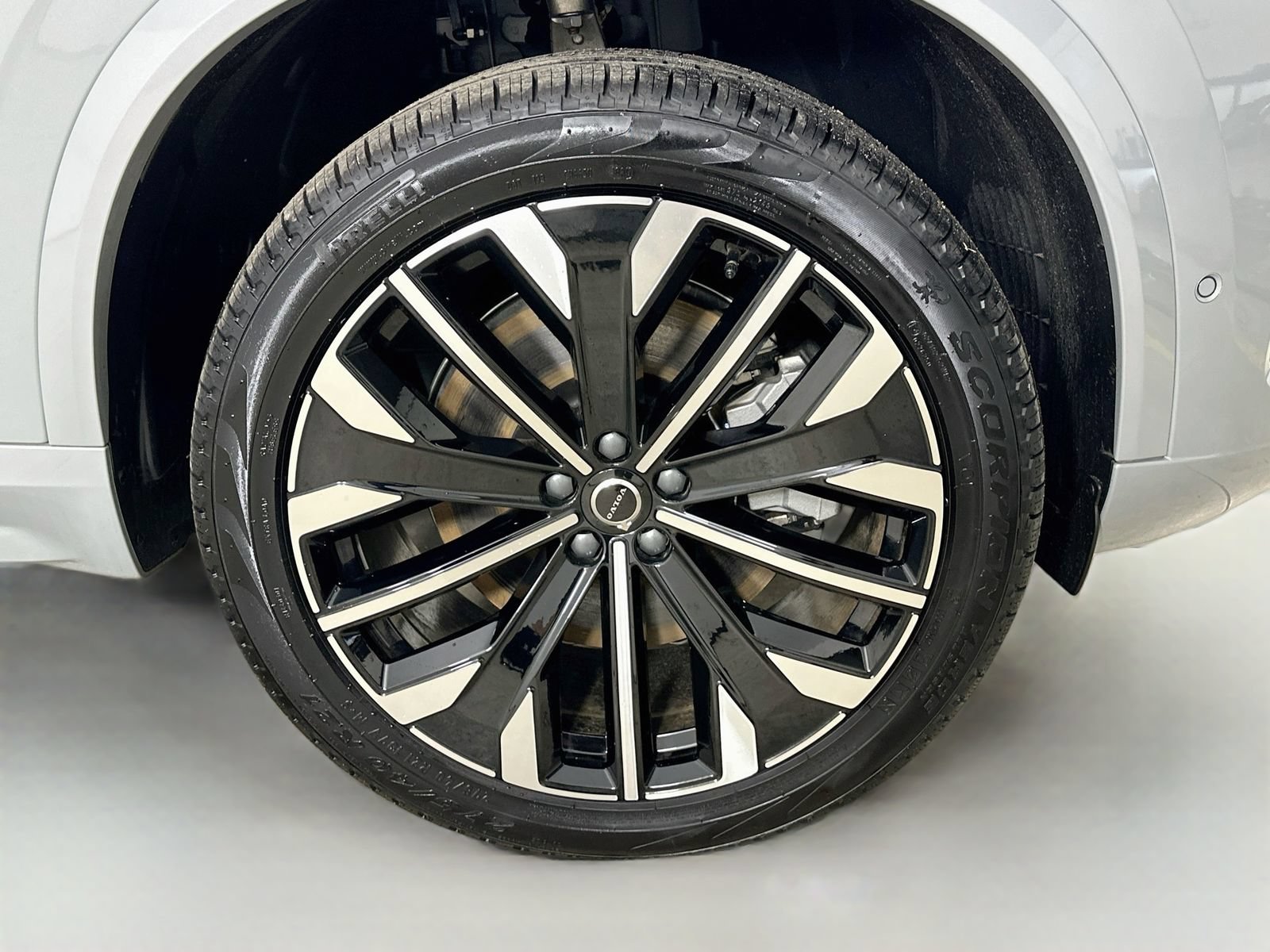 New 2026 Volvo XC90 T8 Plus w/ Protection Package Premier AWD/4WD image 10