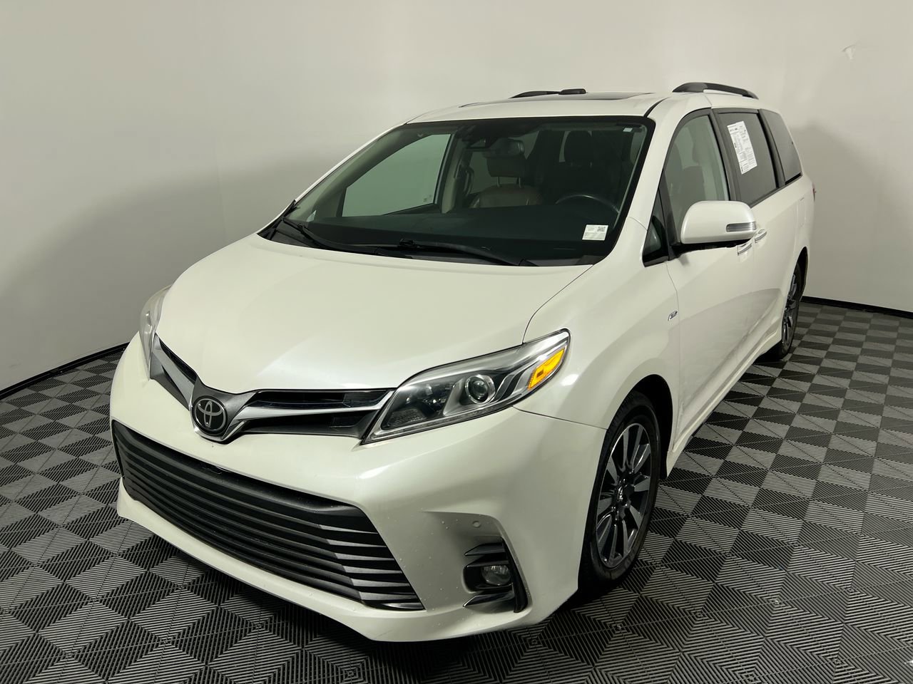 Used 2019 Toyota Sienna Limited Premium AWD/4WD image 7