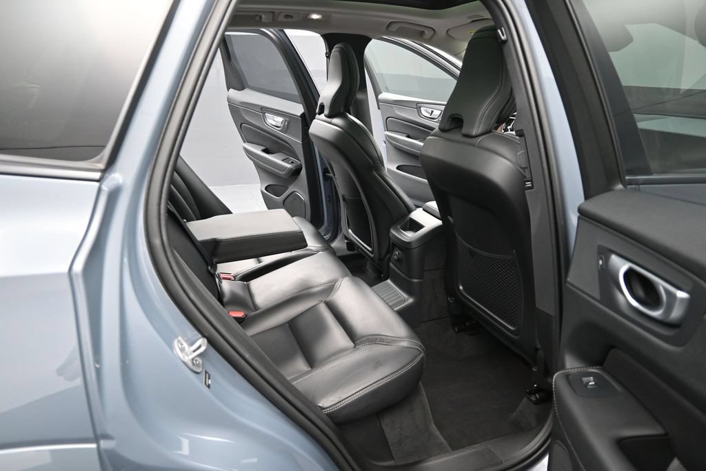 Used 2024 Volvo XC60 T8 Ultimate AWD/4WD image 18
