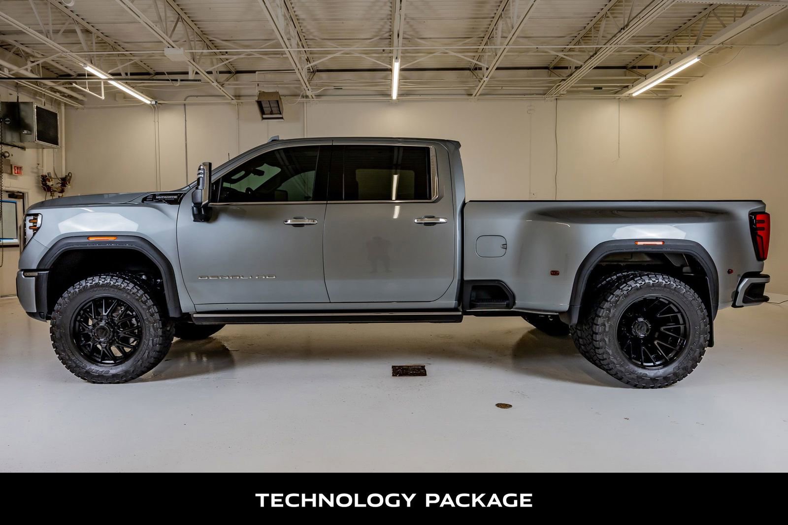 Used 2024 GMC Sierra 3500 Denali Ultimate AWD/4WD image 6