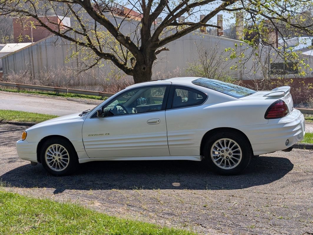 Used 2001 Pontiac Grand Am SE w/ Solid Value Appearance Pkg FWD image 27