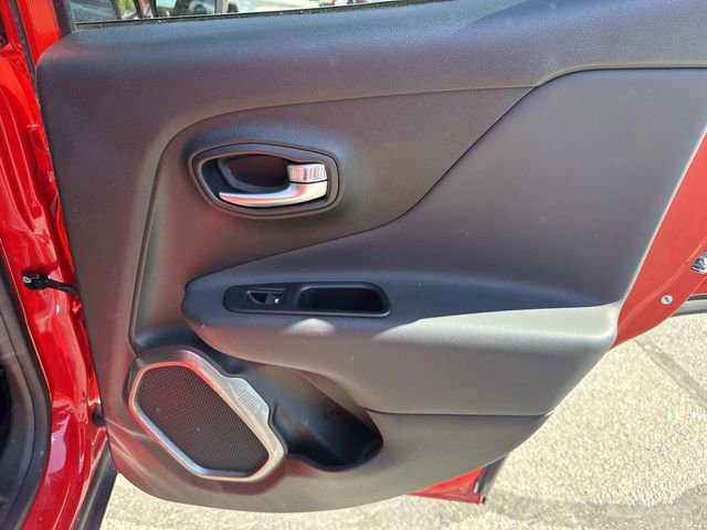 Used 2019 Jeep Renegade Limited w/ UConnect 8.4 Nav Group AWD/4WD image 12