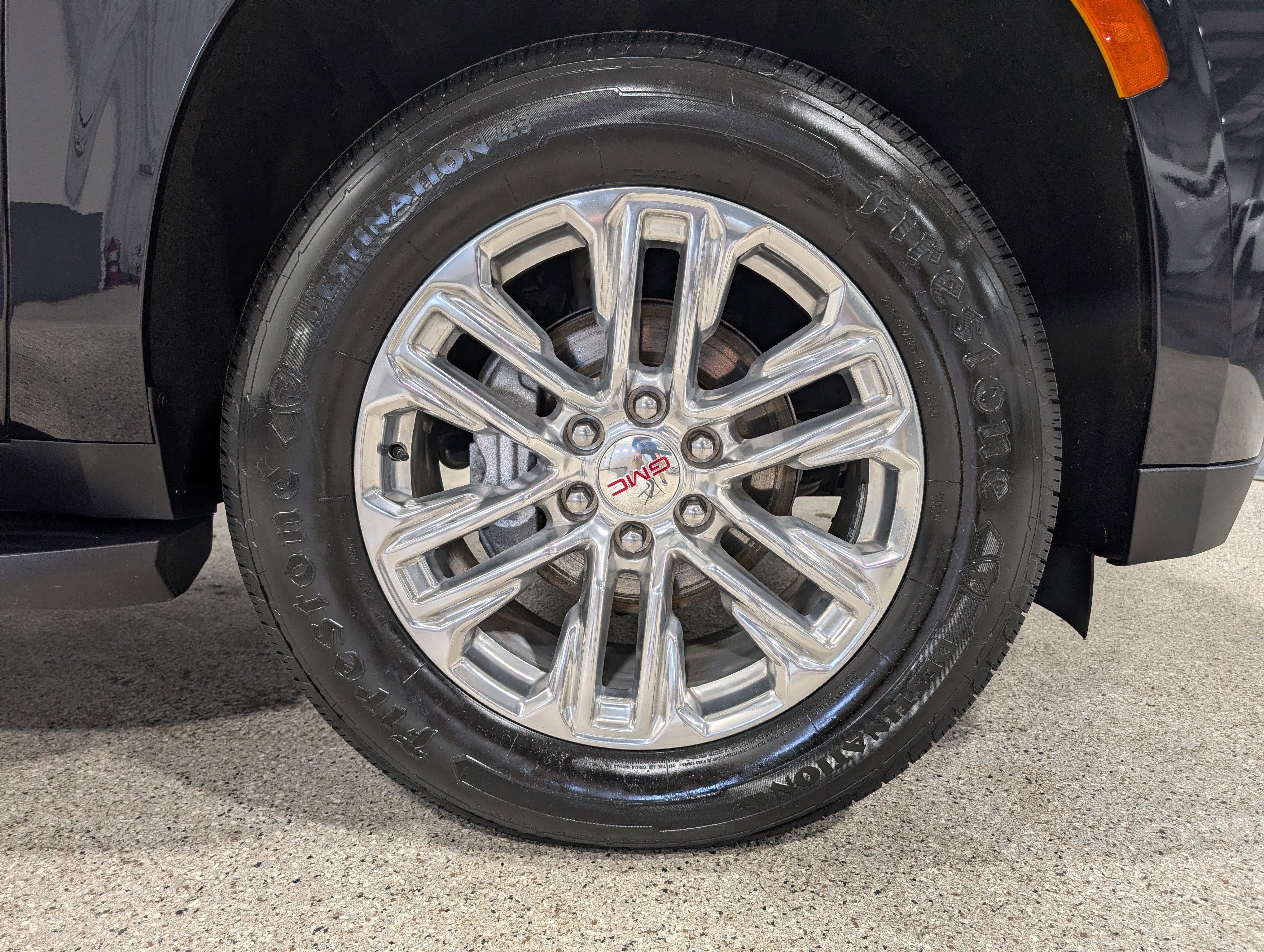 Used 2022 GMC Yukon XL SLT w/ SLT Luxury Package image 14