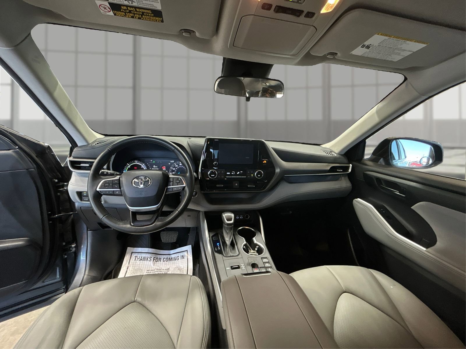 Used 2023 Toyota Highlander LE AWD/4WD image 24