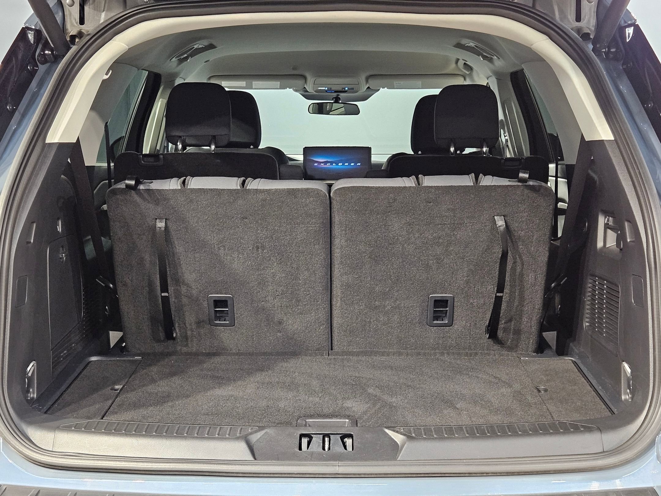 Used 2025 Ford Explorer Active RWD image 18