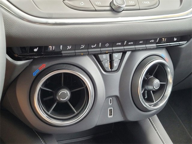 Used 2025 Chevrolet Blazer LT image 31