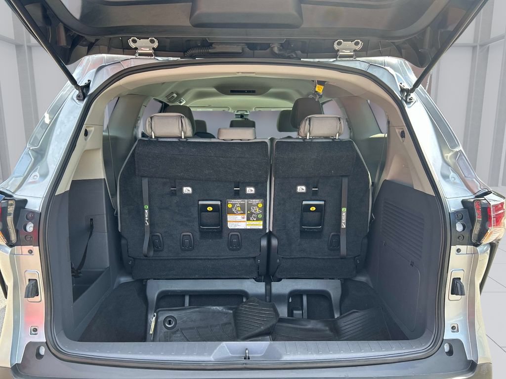Used 2023 Toyota Sienna LE AWD/4WD image 16