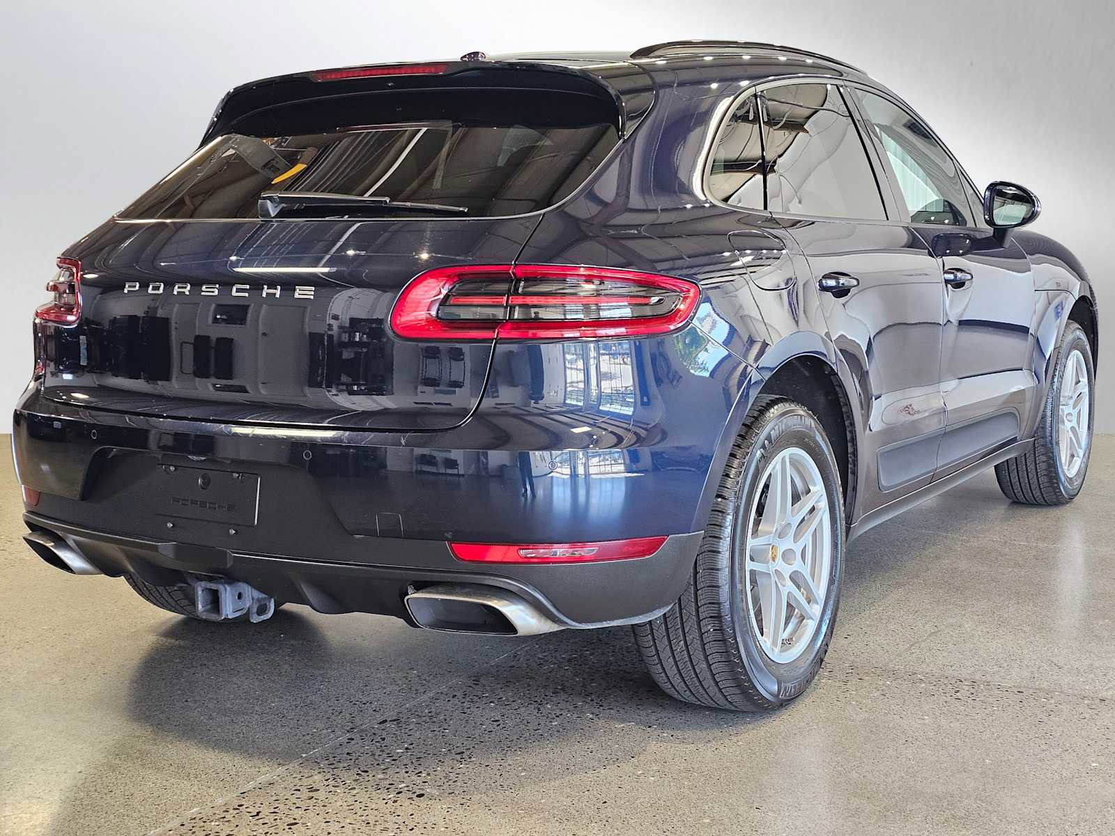 Used 2017 Porsche Macan AWD/4WD image 3
