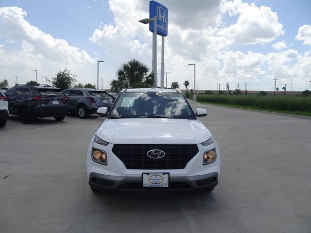 Used 2022 Hyundai Venue SE FWD image 2