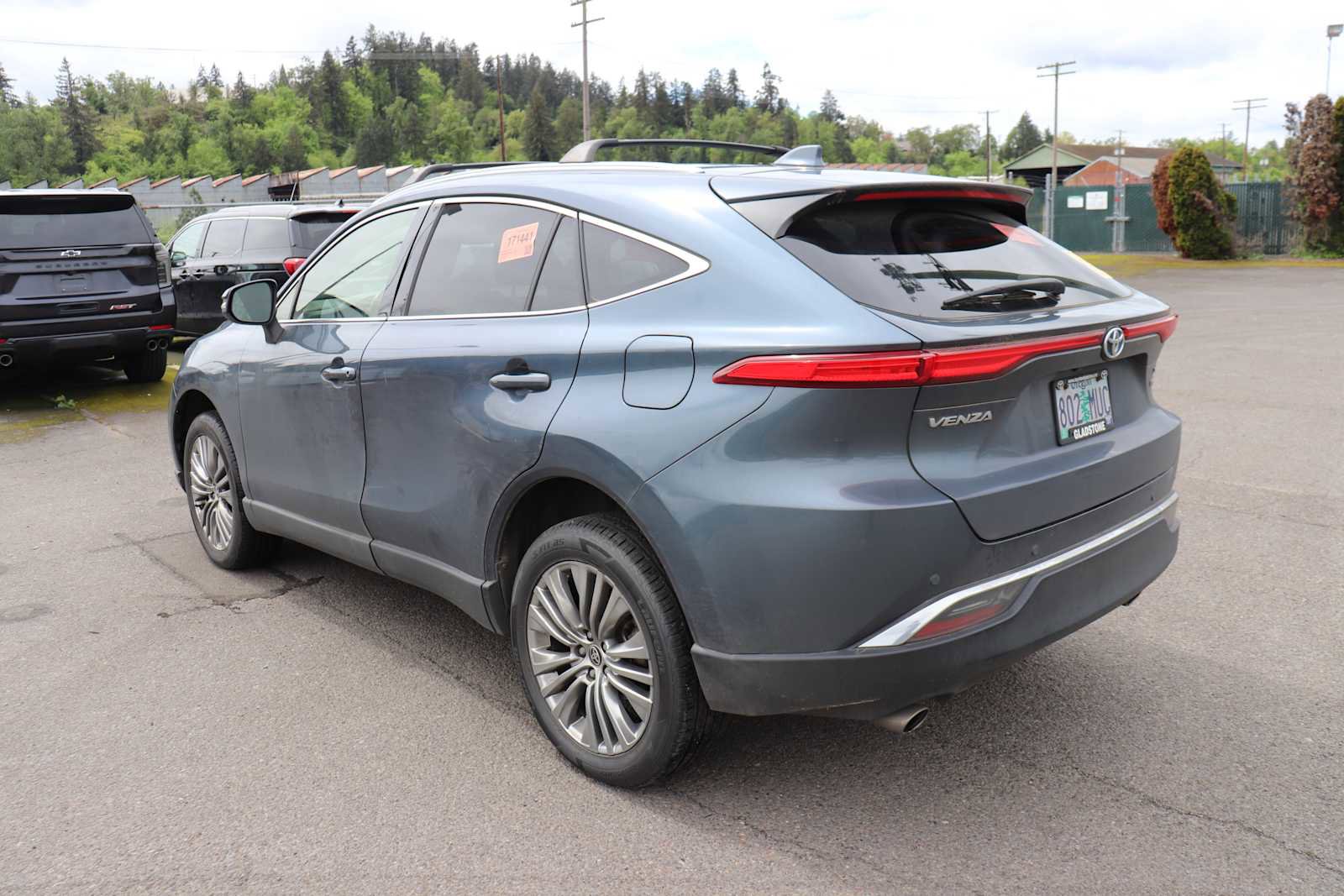 Used 2021 Toyota Venza XLE w/ Carpet Mat Package (TMS) AWD/4WD image 7