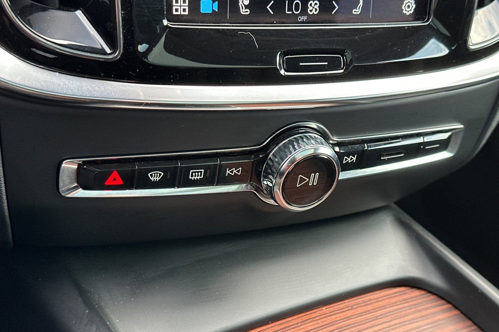 Used 2025 Volvo V60 B5 Cross Country Plus image 22