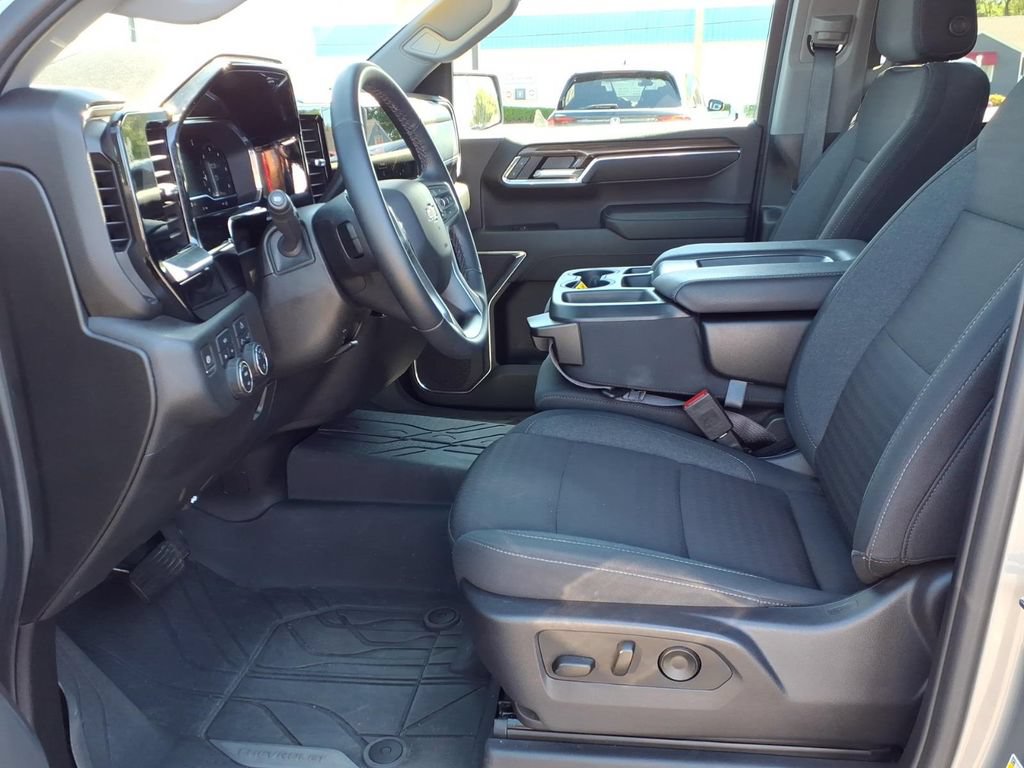 Used 2024 Chevrolet Silverado 1500 LT AWD/4WD image 9