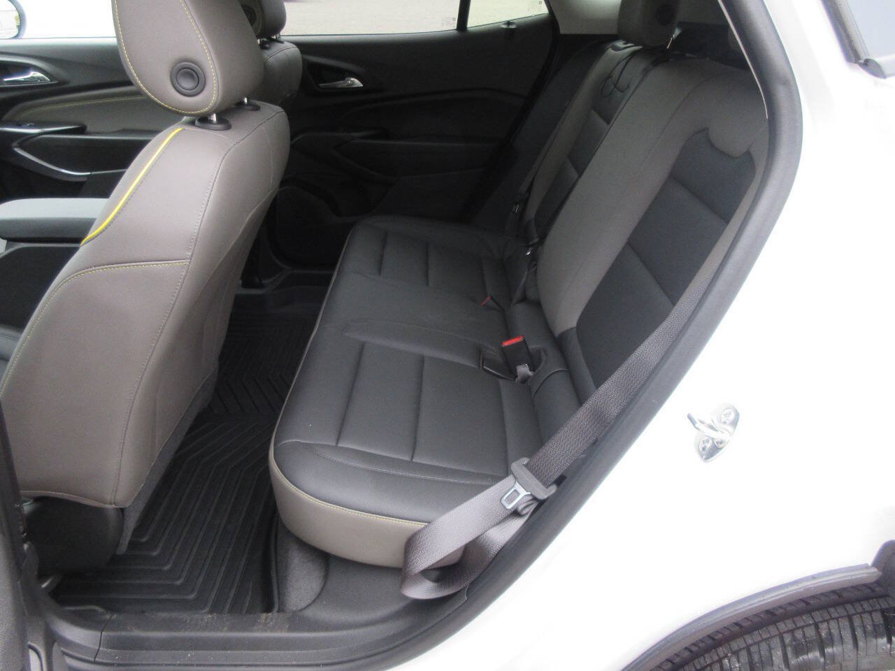 Used 2026 Chevrolet Trax ACTIV w/ Sunroof Package FWD image 15