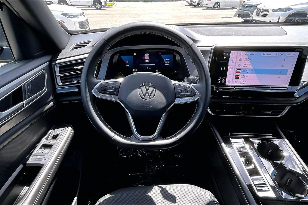 Certified 2025 Volkswagen Atlas Cross Sport SE FWD image 19
