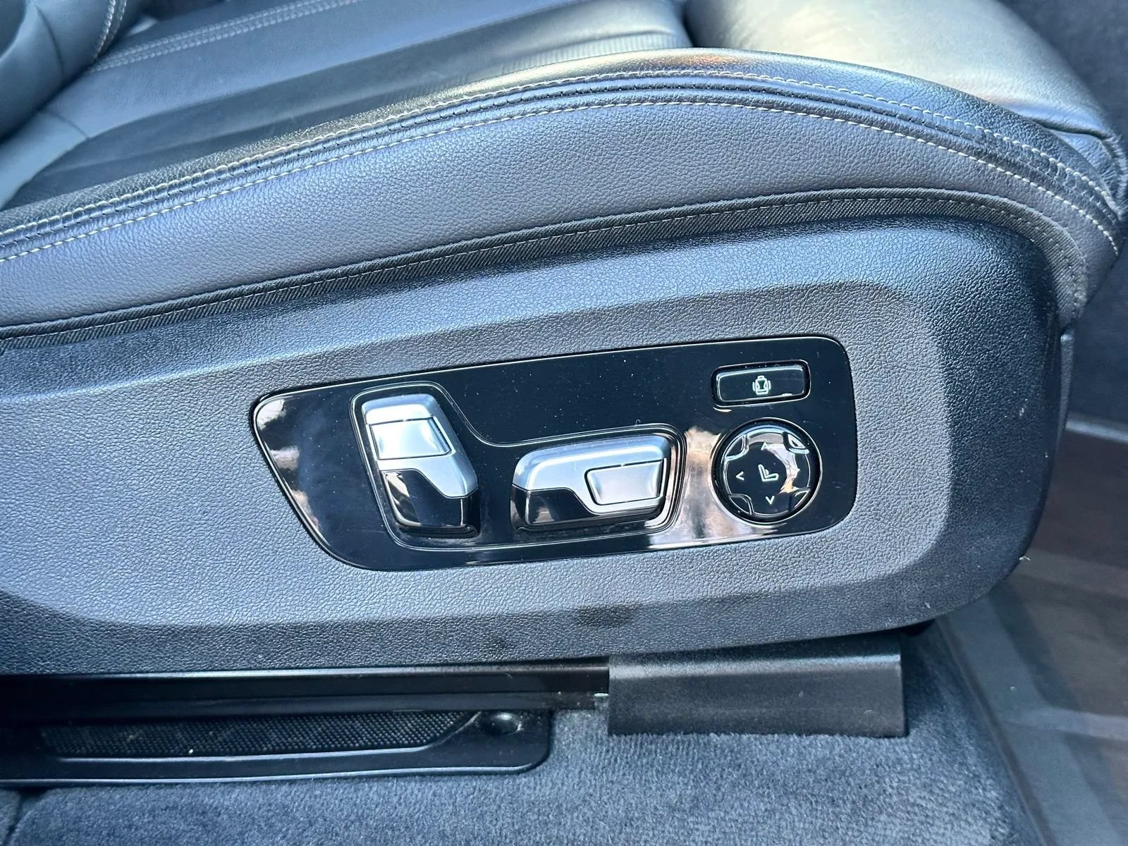 Used 2019 BMW X7 xDrive40i w/ Premium Package AWD/4WD image 28