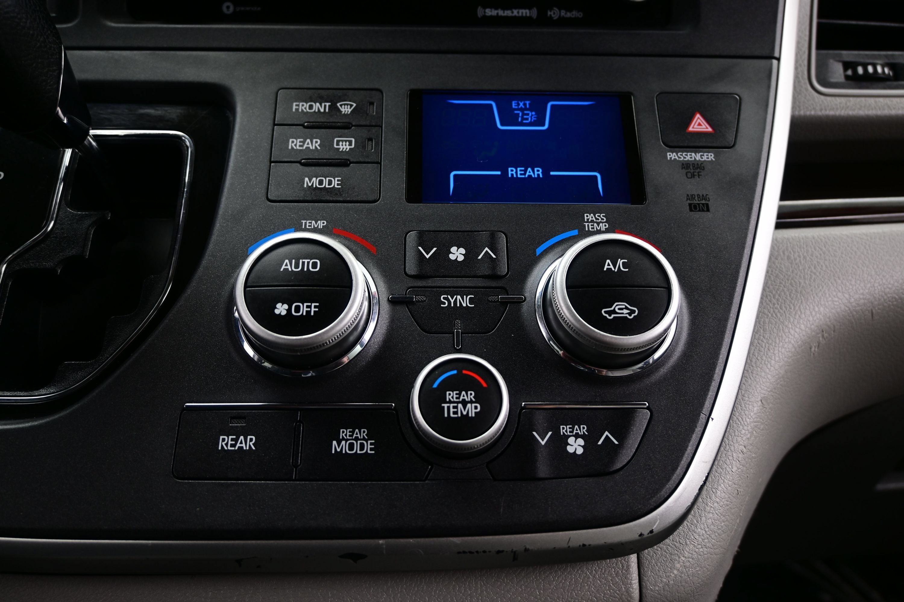 Used 2020 Toyota Sienna XLE FWD image 19