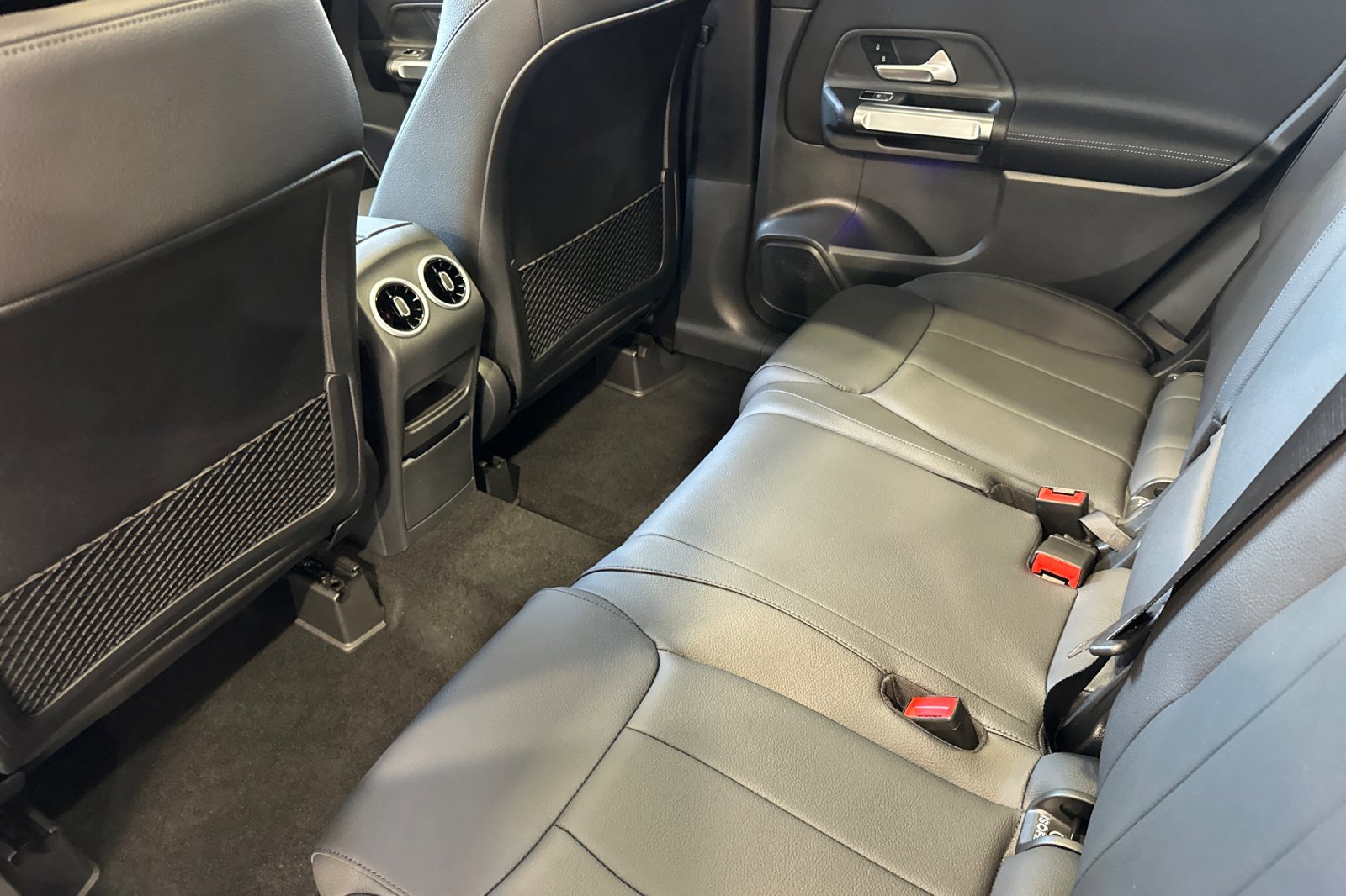 New 2025 Mercedes-Benz GLB 250 4MATIC image 12