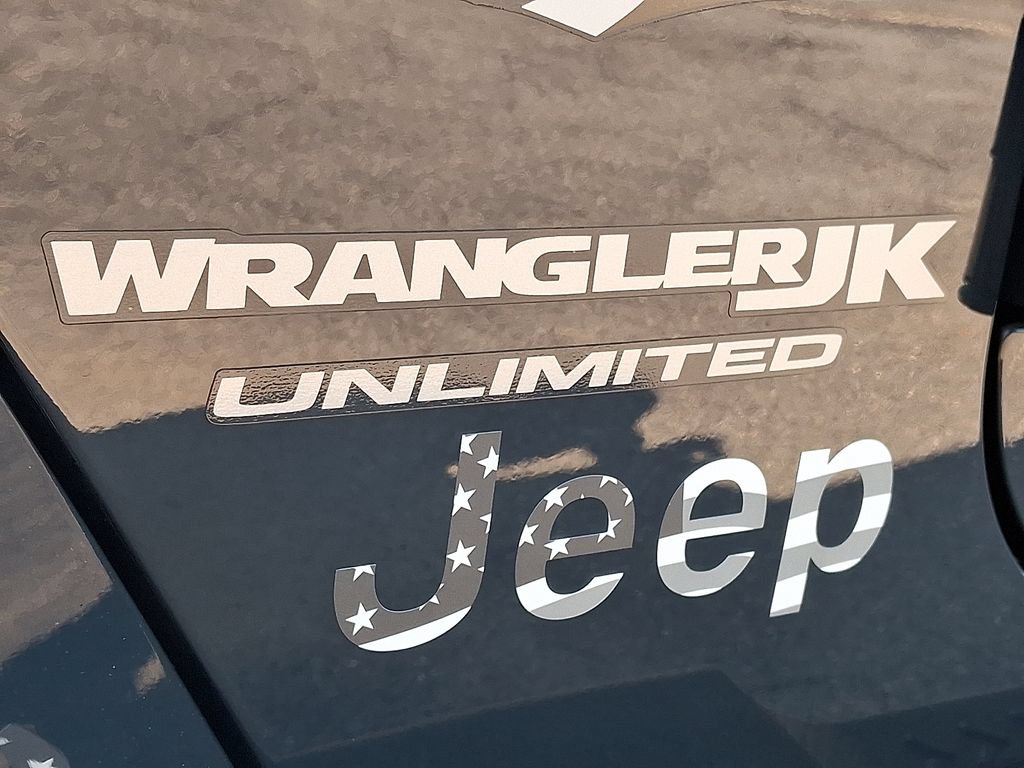 Used 2018 Jeep Wrangler Unlimited Sahara w/ Connectivity Group AWD/4WD image 30