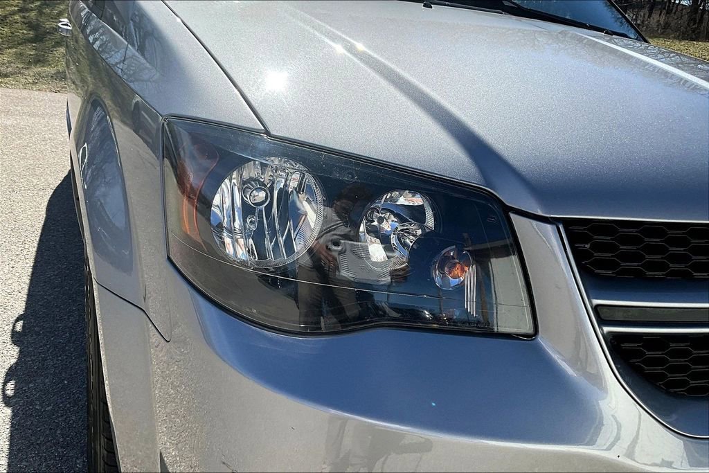 Used 2017 Dodge Grand Caravan GT image 28