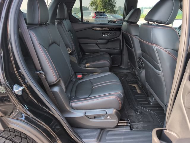 Used 2026 Honda Pilot TrailSport image 11