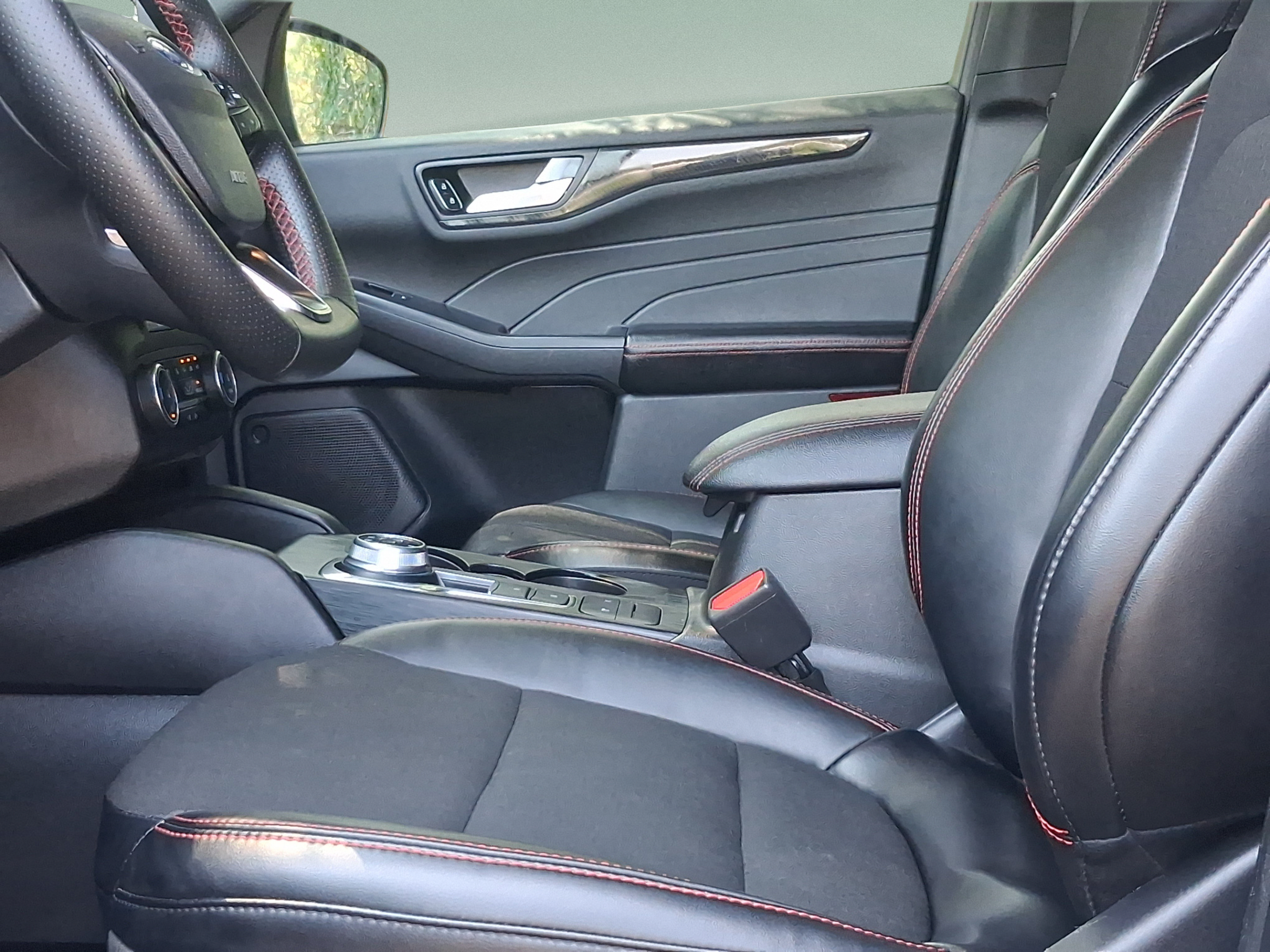 Used 2025 Ford Escape ST-Line FWD image 12