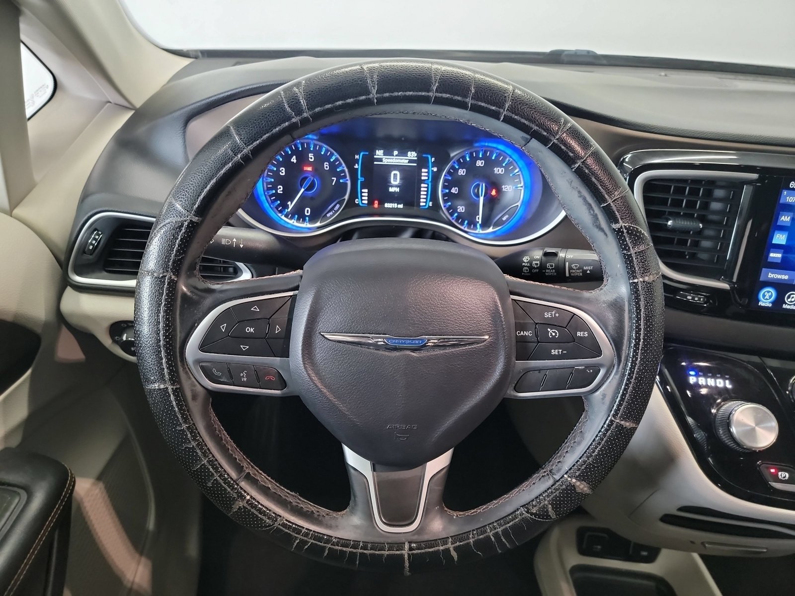 Used 2017 Chrysler Pacifica Touring-L FWD image 17