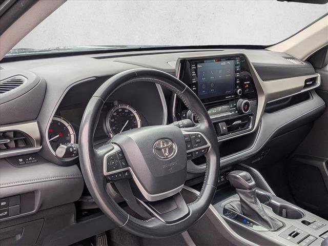 Used 2022 Toyota Highlander XLE AWD/4WD image 10