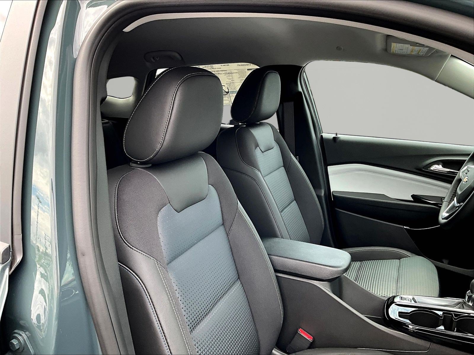 New 2026 Chevrolet Trax LT w/ LT Convenience Package FWD image 19