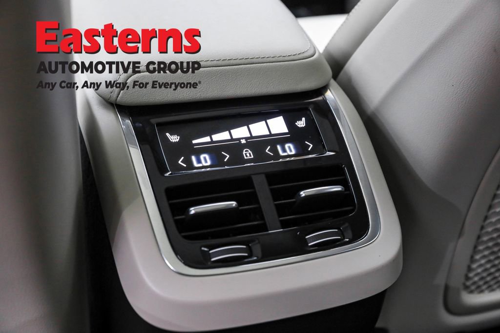 Used 2022 Volvo XC60 B6 Inscription w/ Advanced Package image 21