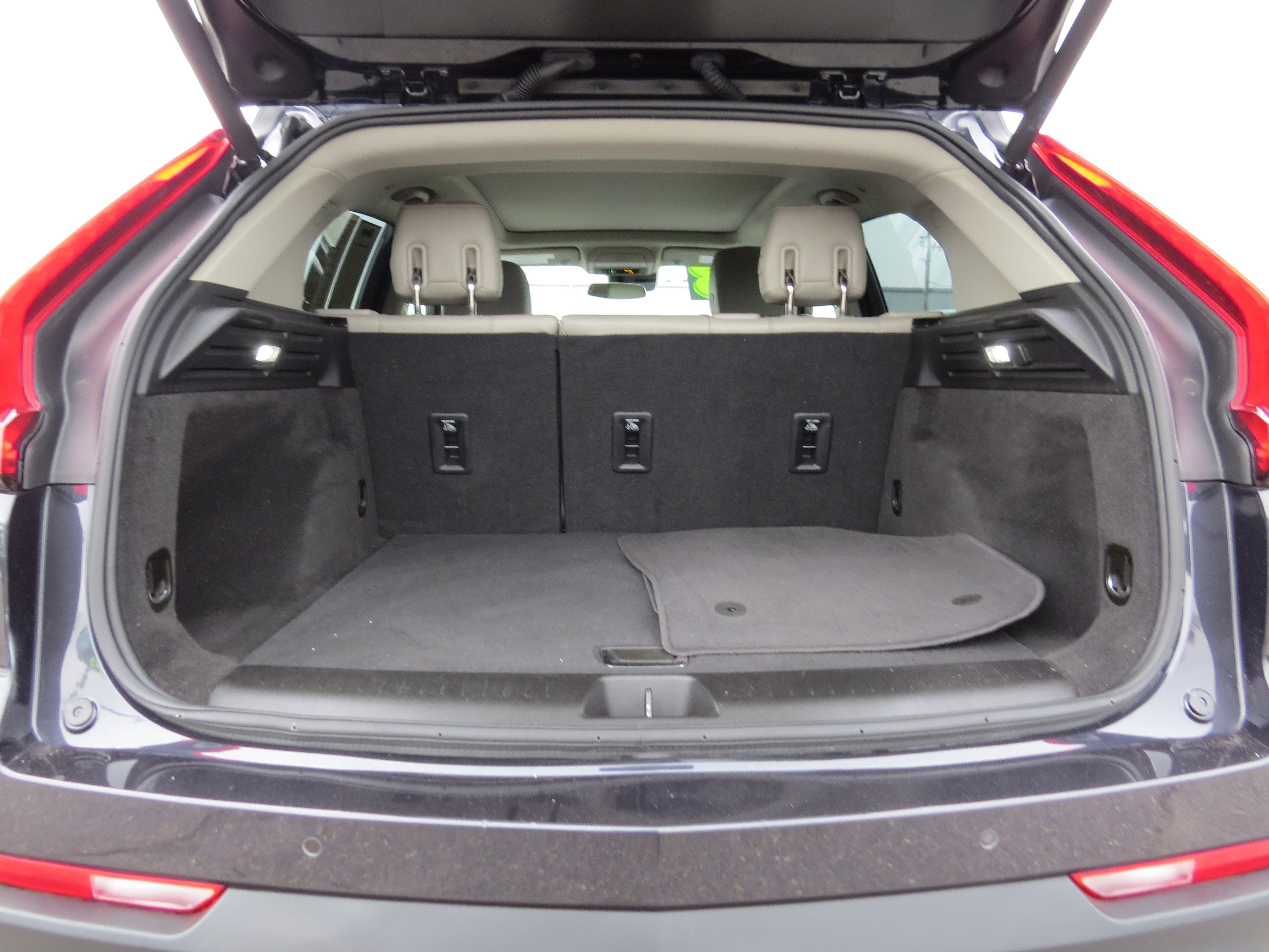 Certified 2023 Cadillac XT4 Luxury w/ Cold Weather Package image 15